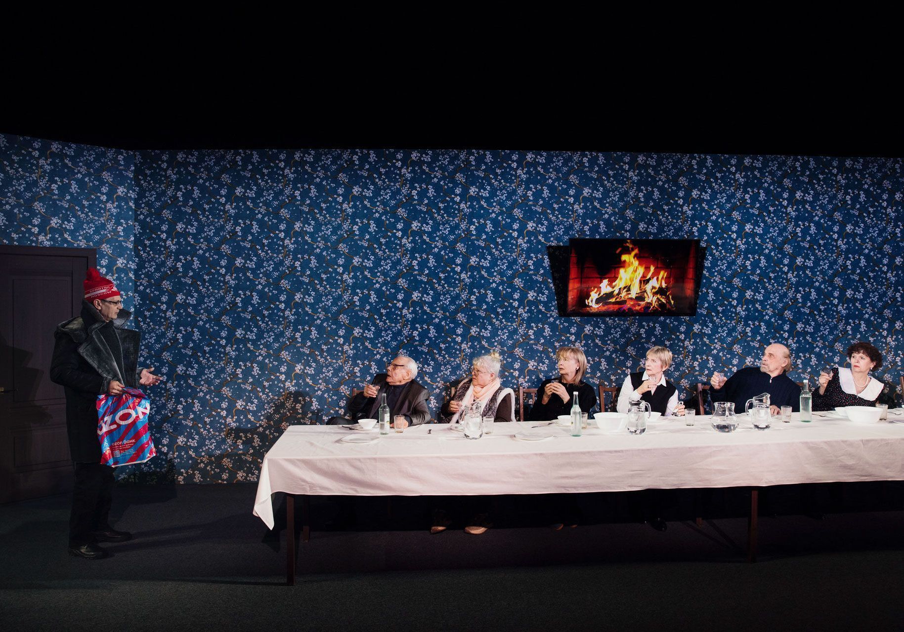 «Не надо нас забывать»: премьера спектакля «Старадость» прошла в Алтайском краевом театре драмы