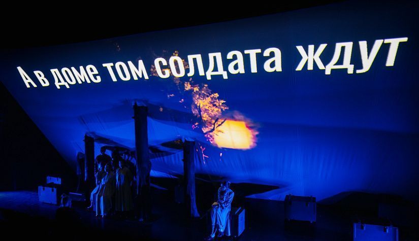 «Правда, сказанная вслух»: Алтайский краевой театр драмы показал в Бийске пронзительный вербатим о войне и ожидании