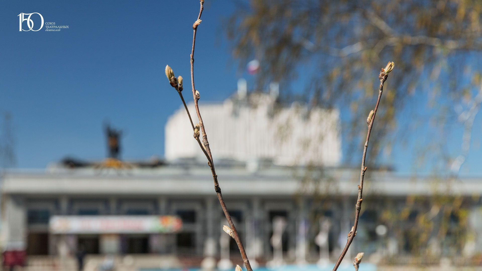 К юбилею СТД: в Барнауле у Алтайского театра драмы появилась Театральная аллея