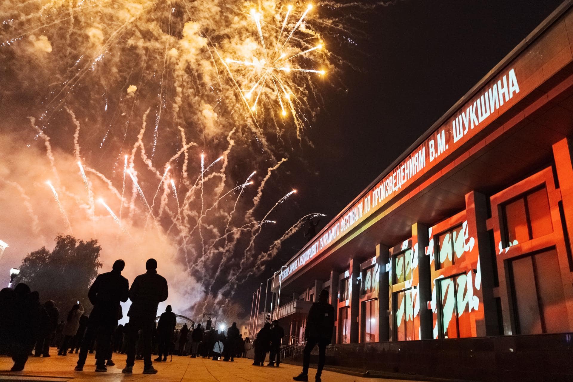 12 тысяч зрителей посетили мероприятия Второго театрального Фестиваля «Здравствуйте, люди!». Подводим итоги.