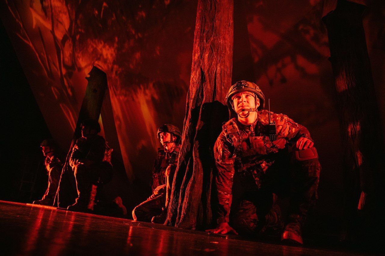 «Правда, сказанная вслух»: Алтайский краевой театр драмы показал в Бийске пронзительный вербатим о войне и ожидании