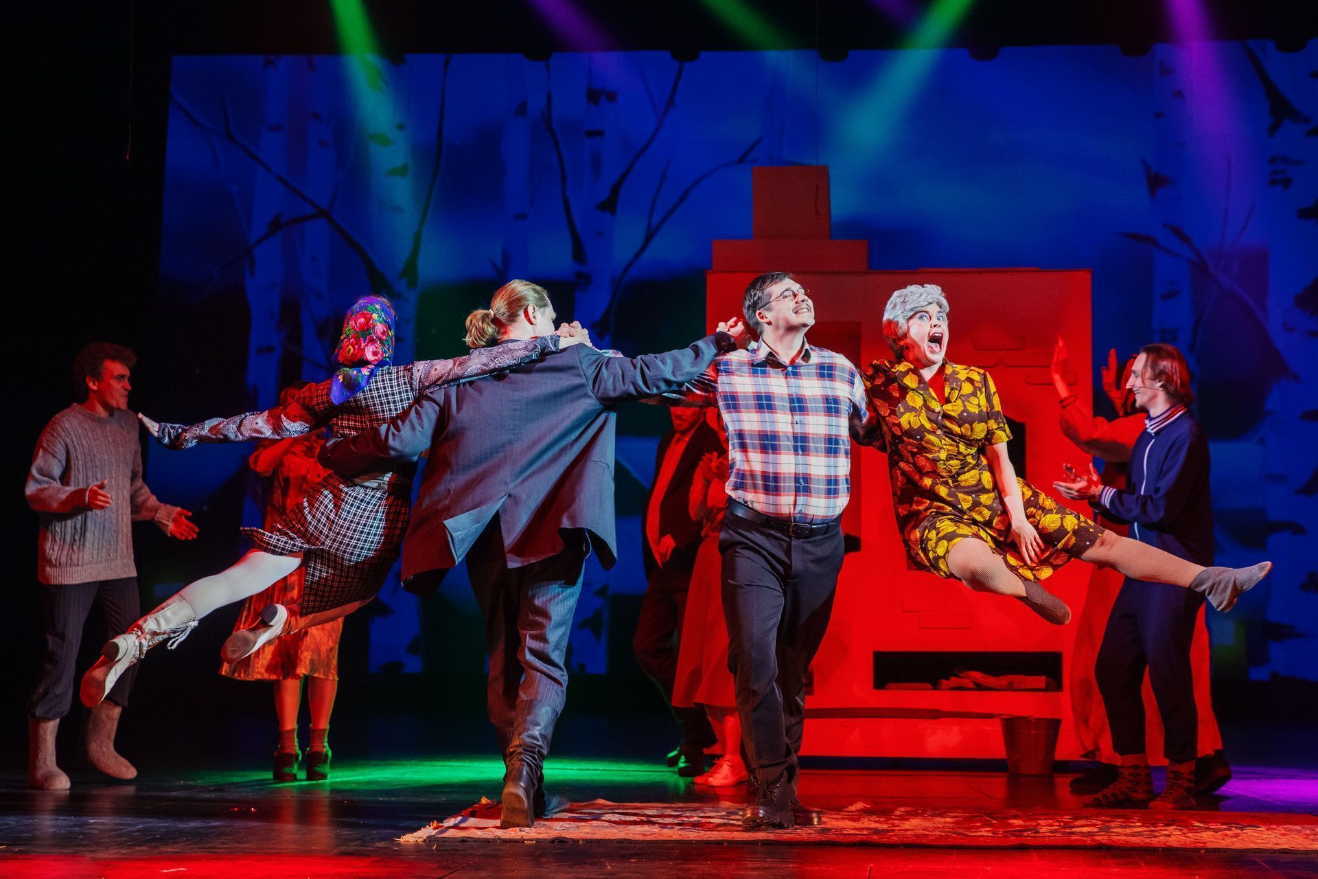 «Всё о любви»: премьера новогоднего спектакля «Беги, Маруся!» прошла в Барнауле