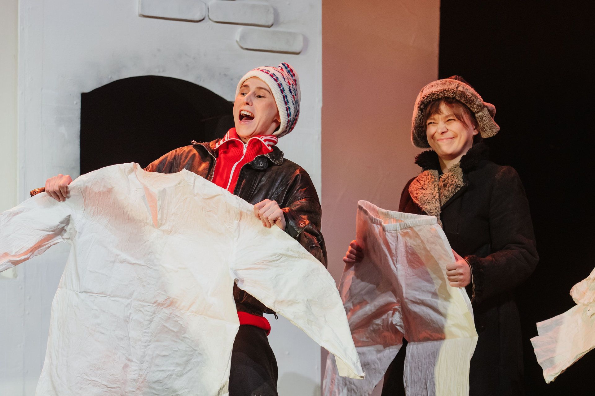 «Всё о любви»: премьера новогоднего спектакля «Беги, Маруся!» прошла в Барнауле