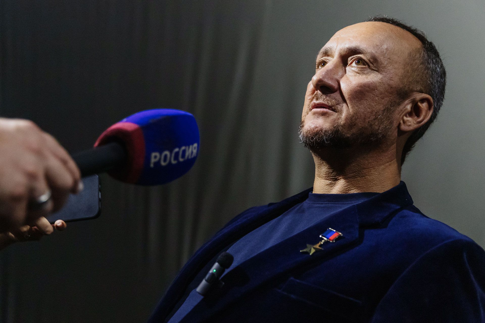 История страны голосами матерей бойцов СВО. Премьера спектакля «А в доме том солдата ждут» состоялась в театре драмы