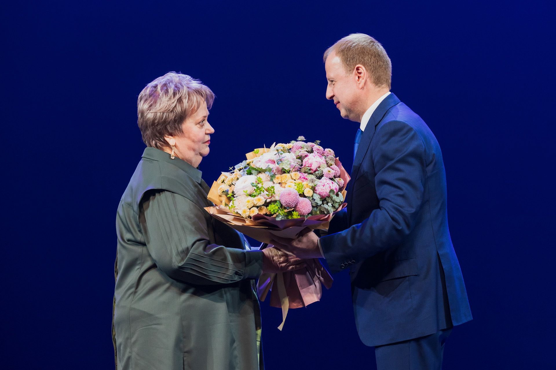 Губернатор вручил директору Краевого театра драмы Любови Березиной медаль «За заслуги в труде» 