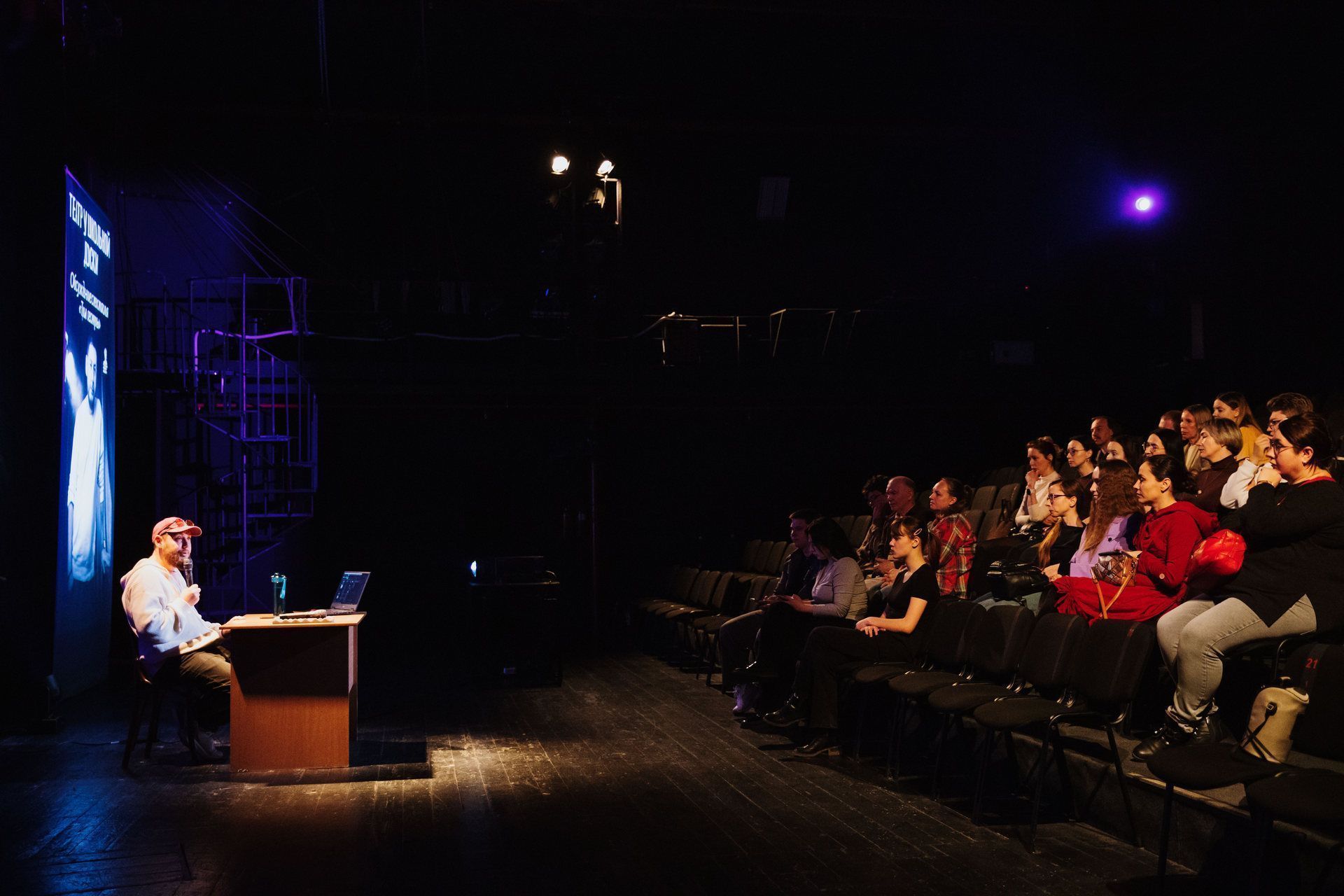 «Жанр — жизнь»: главный режиссёр Алтайской драмы встретился со зрителями