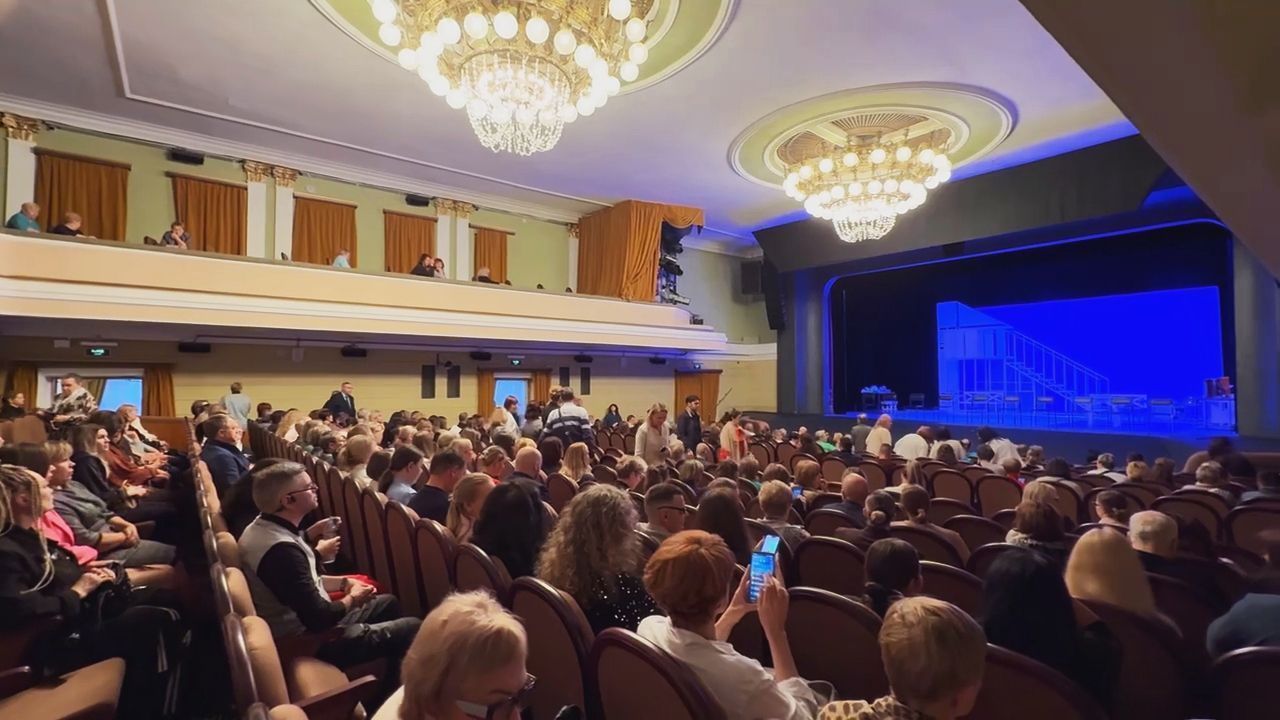 Большие гастроли стартовали: Алтайский краевой театр драмы открыл театральный сезон для магаданских зрителей