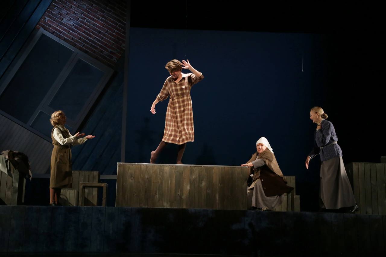 «Саша, привет!» и «Время женщин»: последние показы в феврале