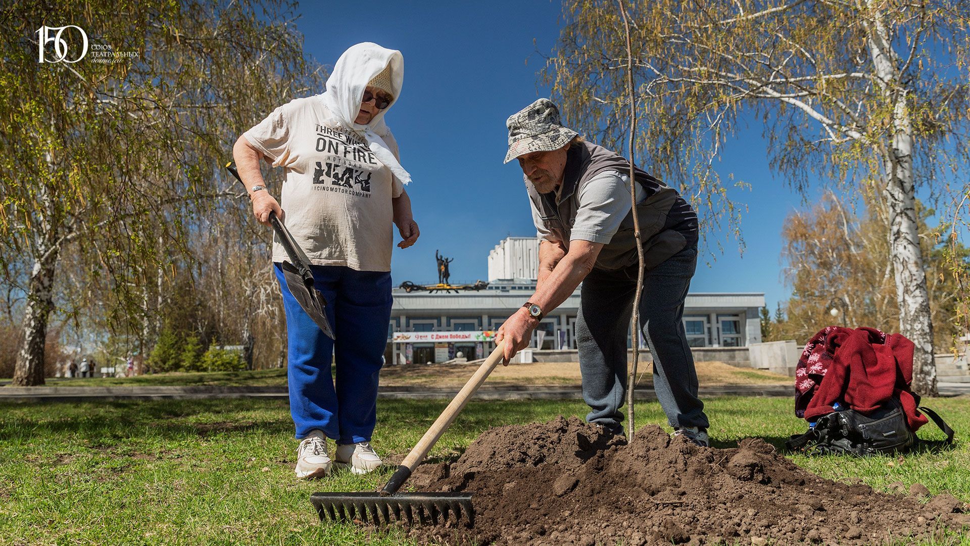 К юбилею СТД: в Барнауле у Алтайского театра драмы появилась Театральная аллея