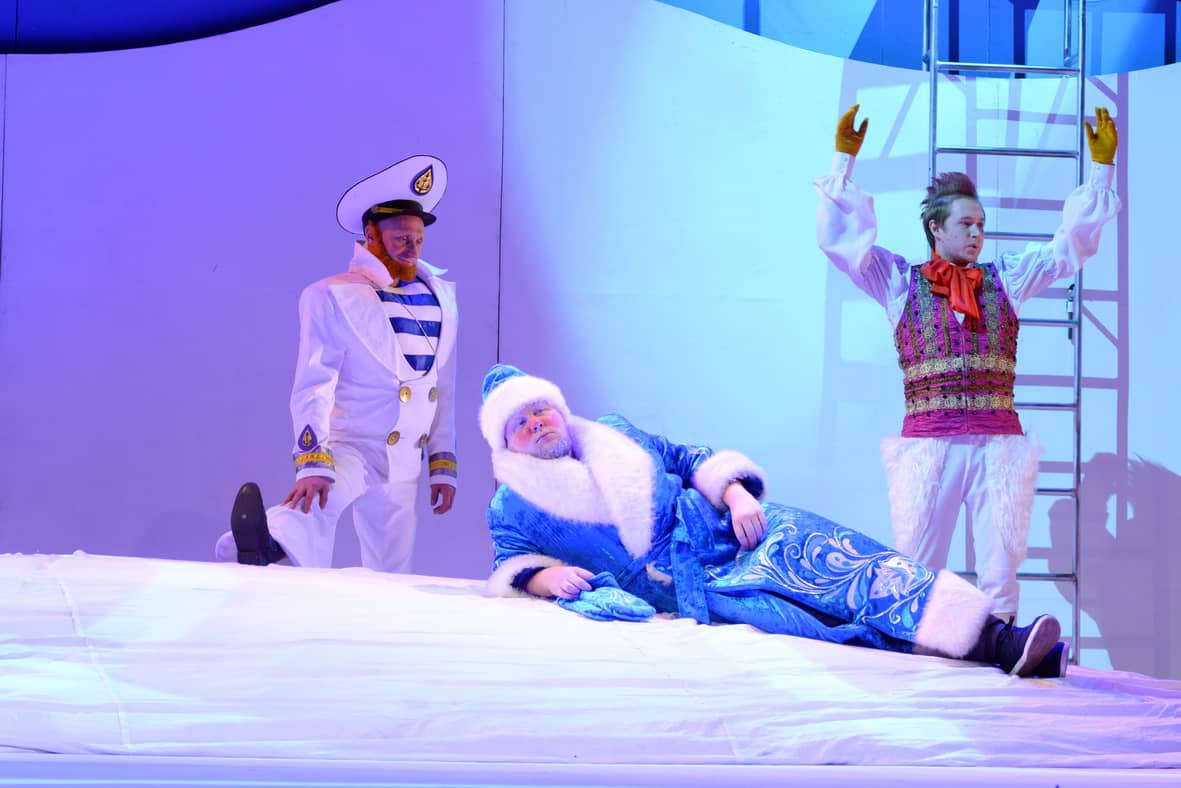 Новый год с Дедом Морозом и Санта Клаусом в краевом театре драмы
