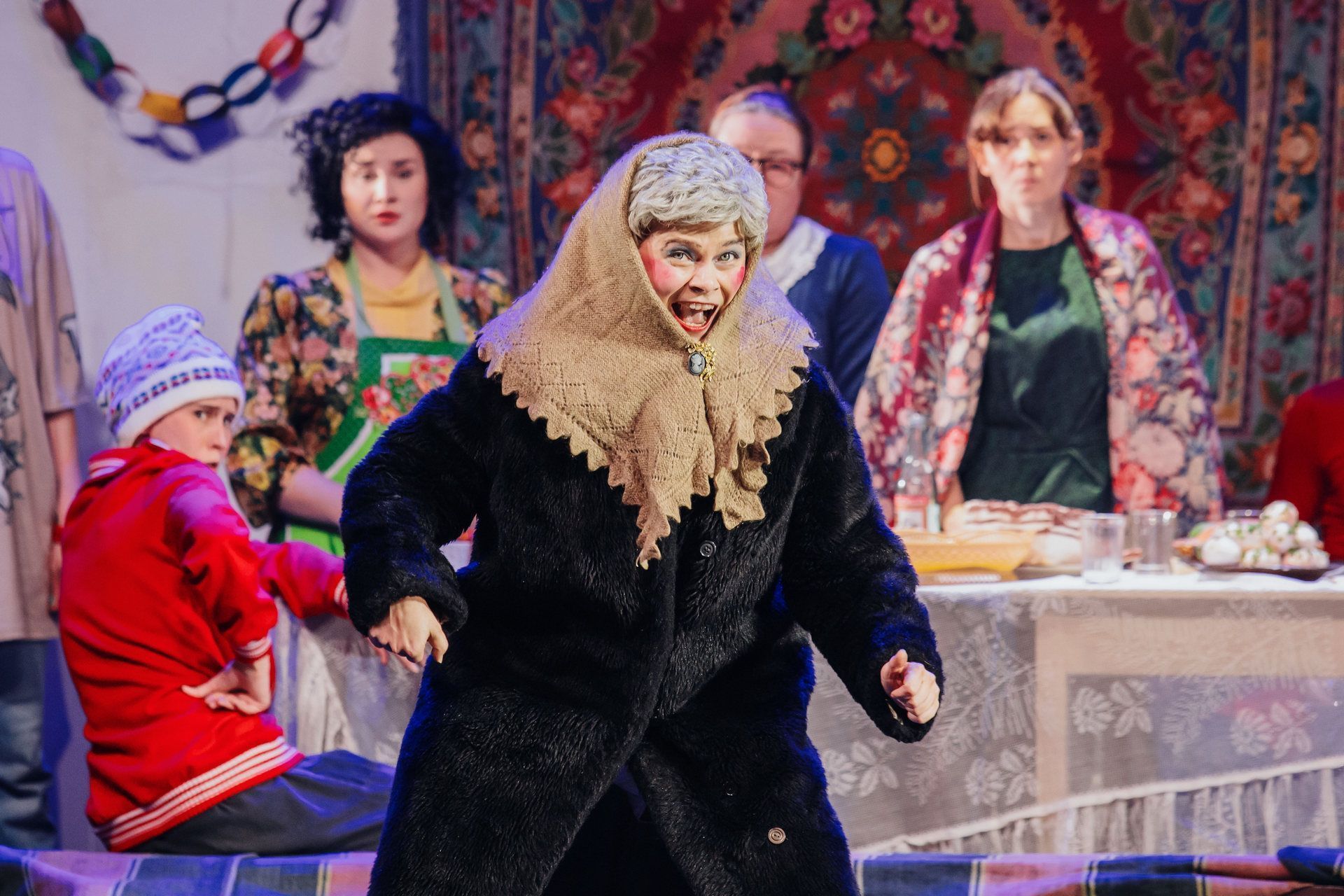 «Всё о любви»: премьера новогоднего спектакля «Беги, Маруся!» прошла в Барнауле