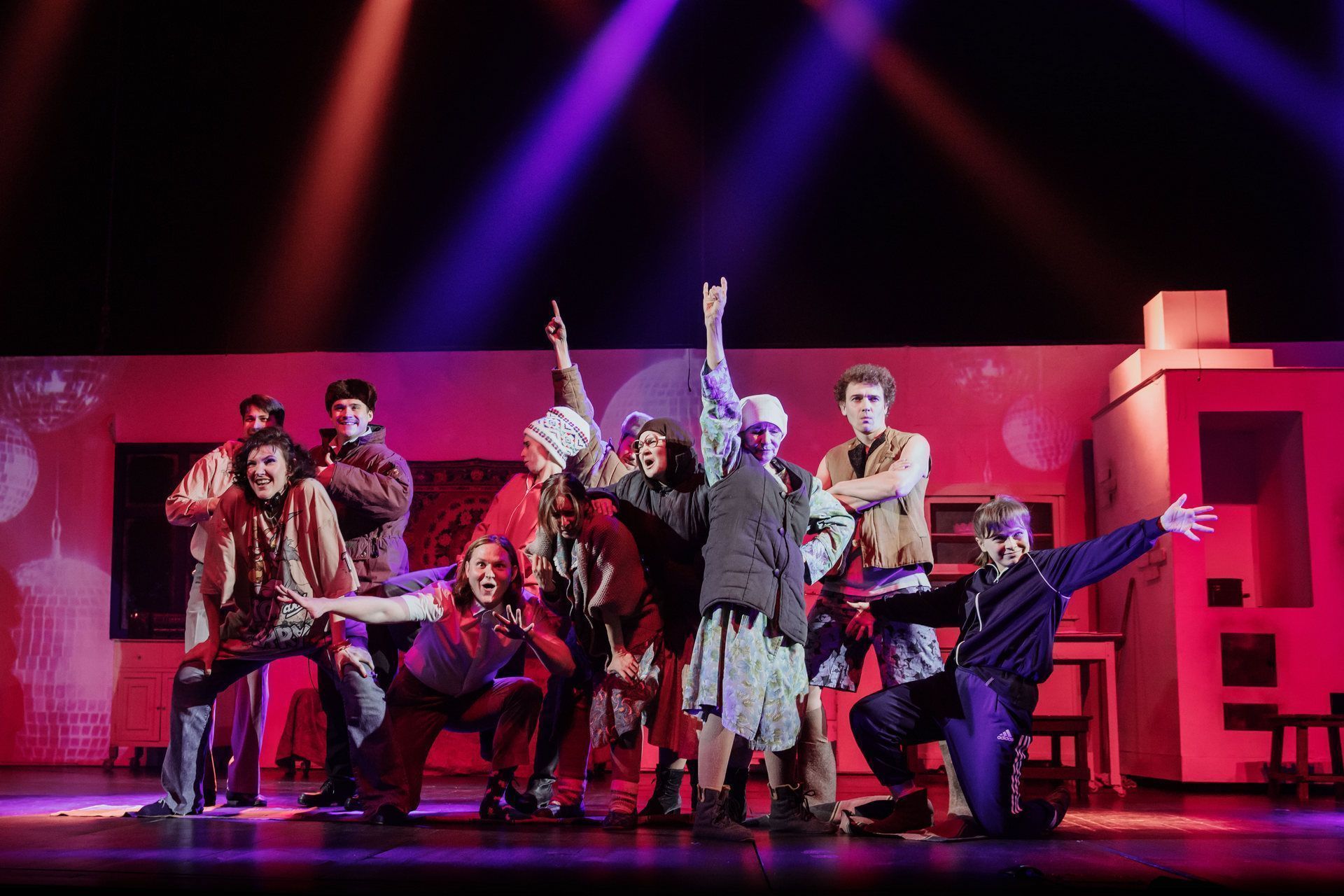 «Всё о любви»: премьера новогоднего спектакля «Беги, Маруся!» прошла в Барнауле