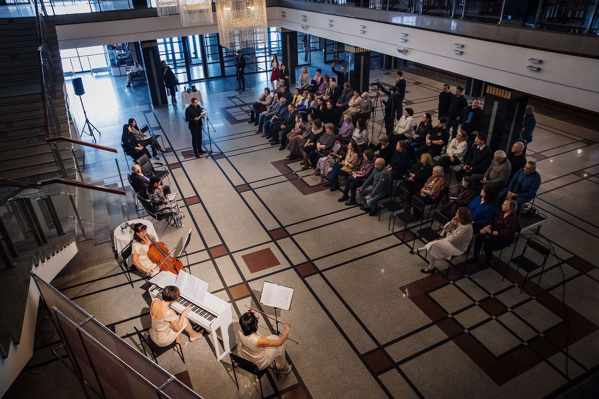 «И в этом моё счастье»: презентация книги о народном артисте России Георгии Обухове прошла в Алтайском краевом театре драмы 