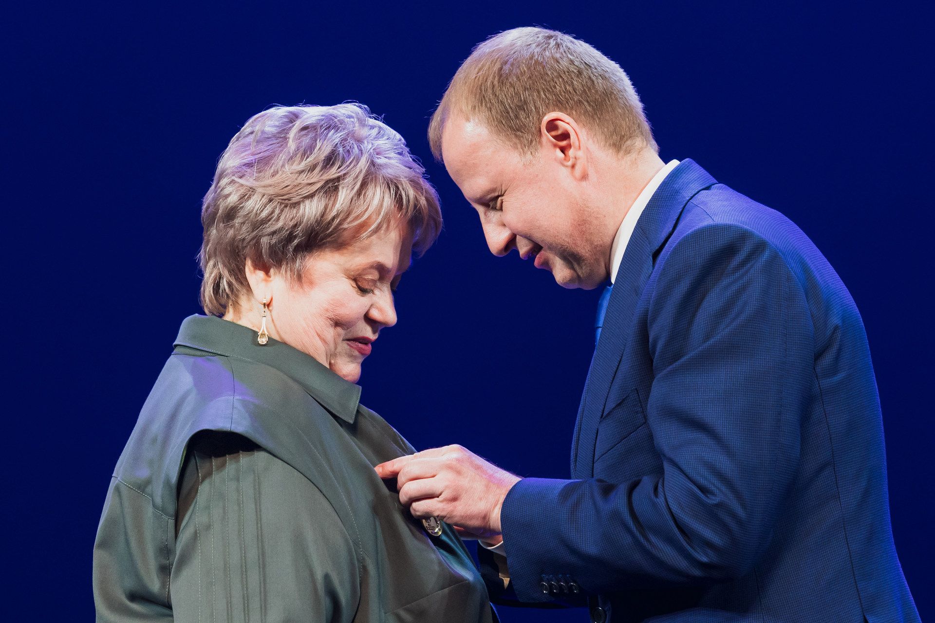 Губернатор вручил директору Краевого театра драмы Любови Березиной медаль «За заслуги в труде» 