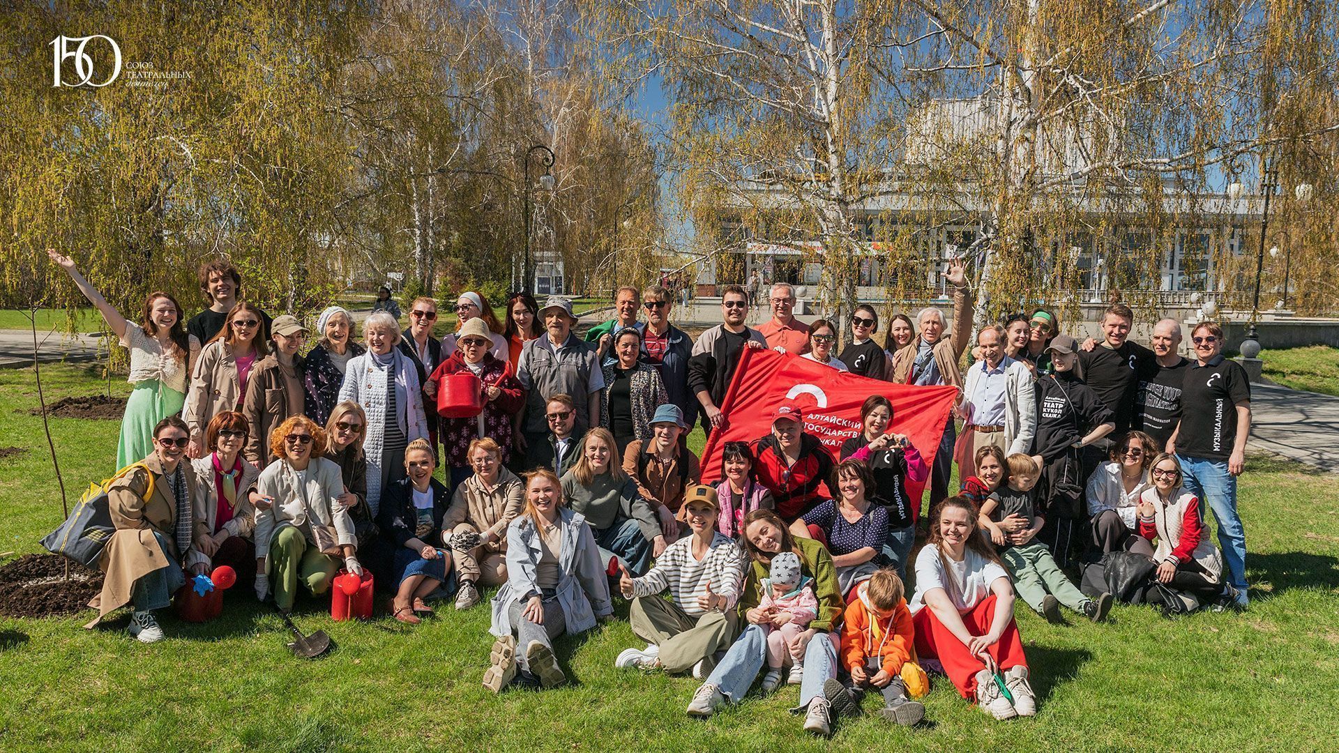 К юбилею СТД: в Барнауле у Алтайского театра драмы появилась Театральная аллея