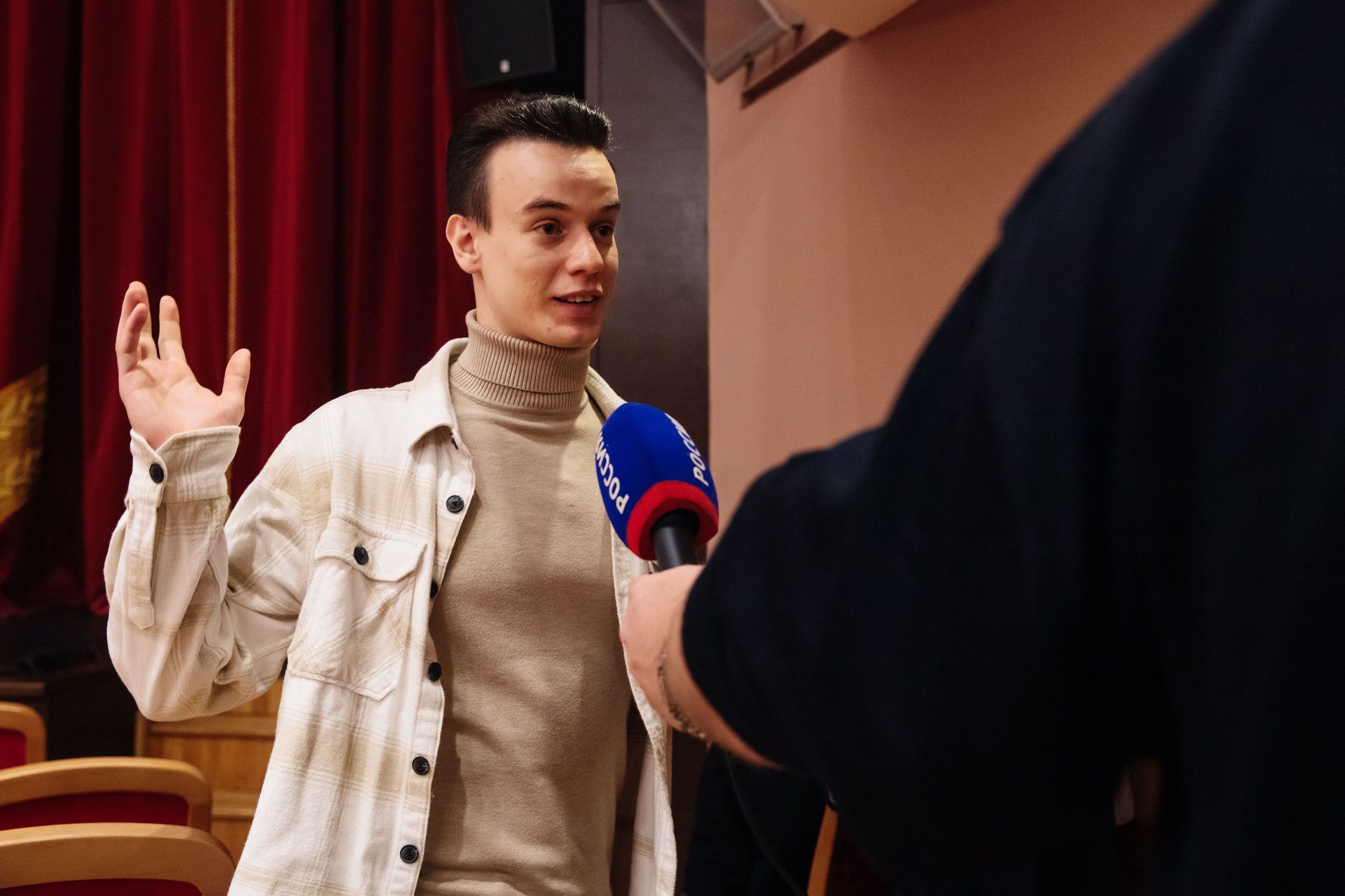 «Всё о любви»: премьера новогоднего спектакля «Беги, Маруся!» прошла в Барнауле