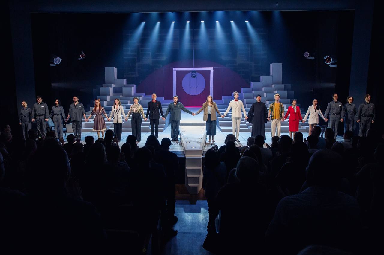 «Саша, привет!» и «Время женщин»: последние показы в феврале