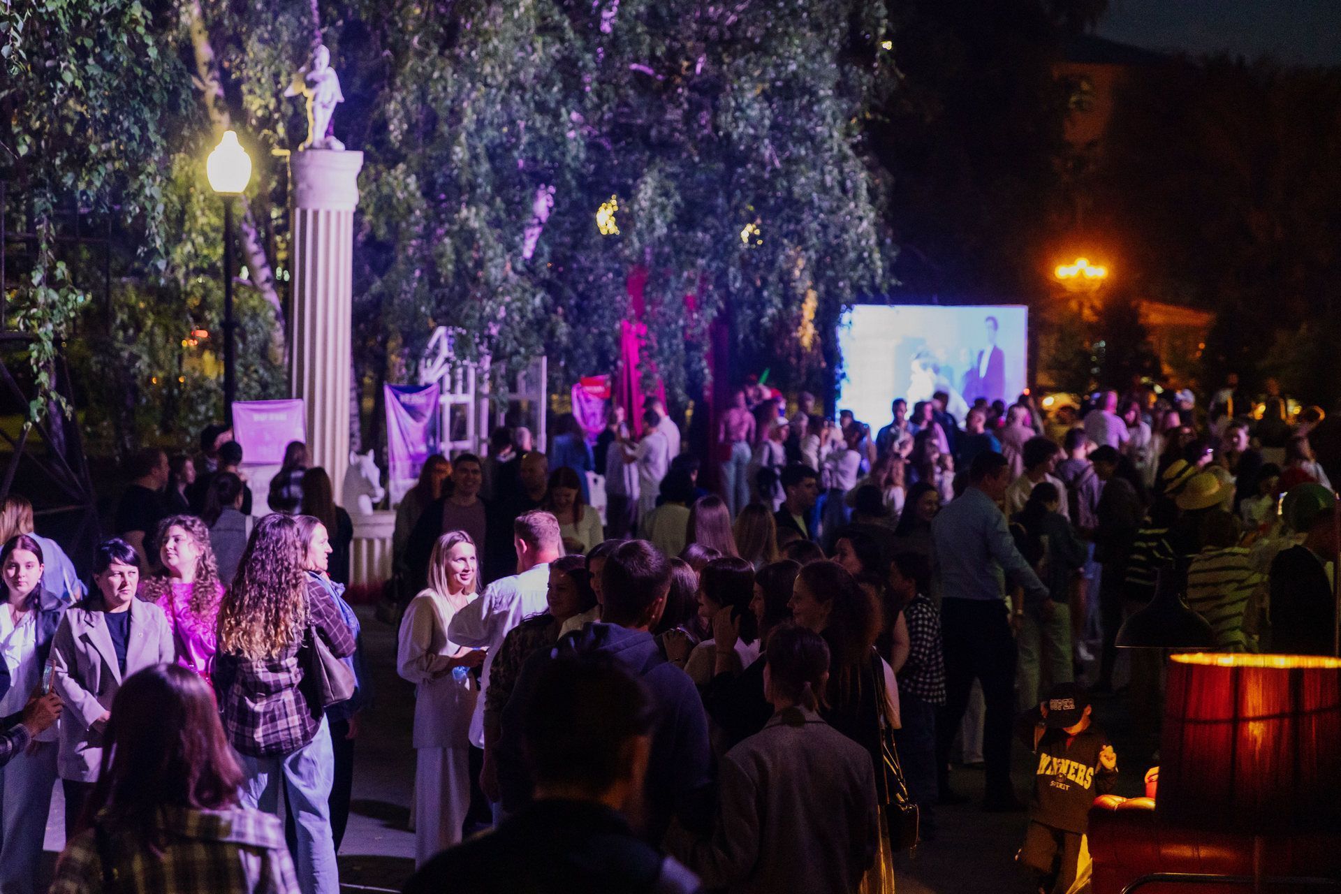 Театр выходит к зрителю: открытие 104-го сезона прошло под открытым небом