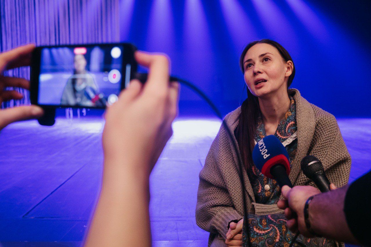 «Всё о любви»: премьера новогоднего спектакля «Беги, Маруся!» прошла в Барнауле