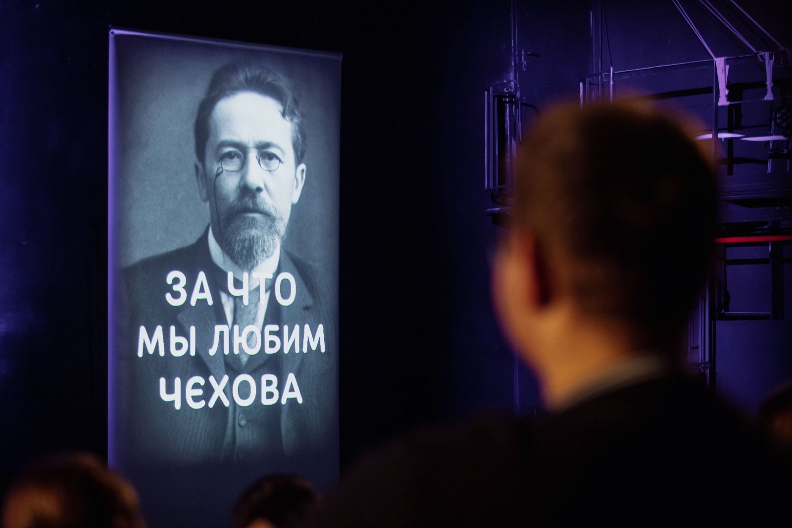 «Чехов как экзистенциальный кризис»: главный режиссёр театра драмы — о том, почему классик пугает и завораживает