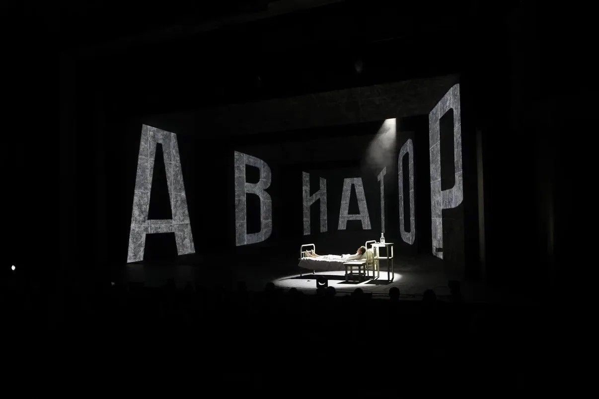 Яркое начало: театр драмы начал праздновать 105-летие гастролями в Москве