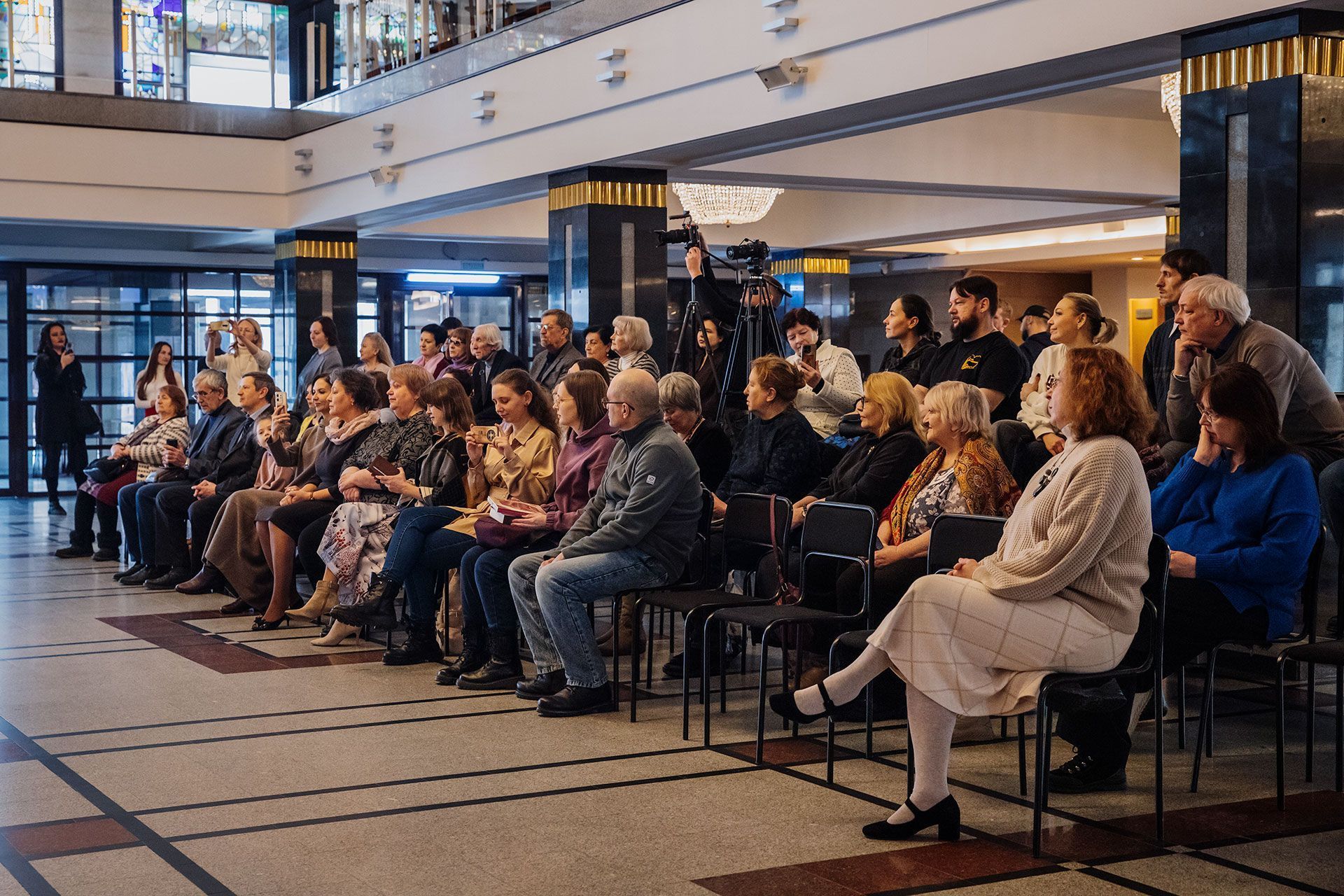 «И в этом моё счастье»: презентация книги о народном артисте России Георгии Обухове прошла в Алтайском краевом театре драмы 