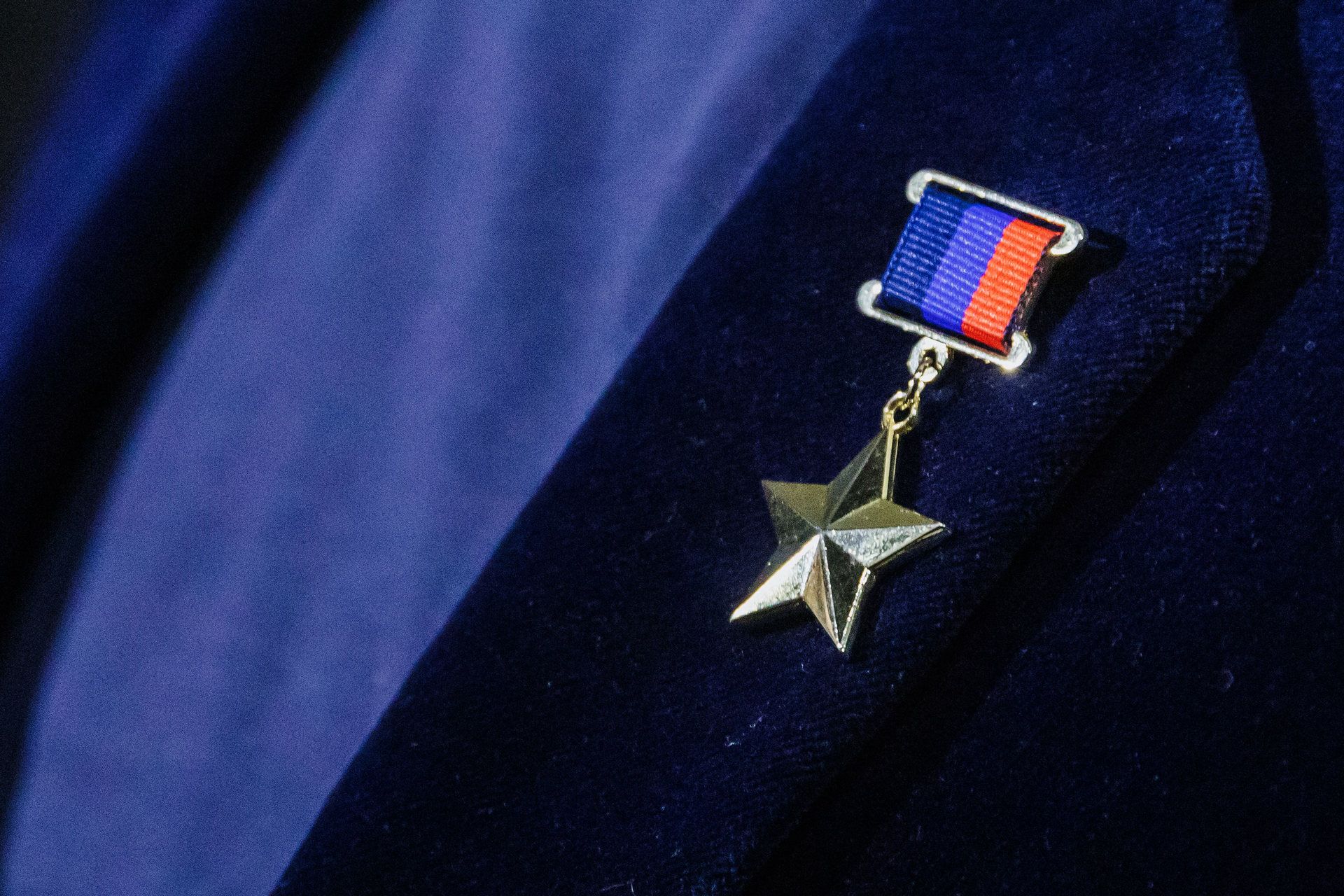 История страны голосами матерей бойцов СВО. Премьера спектакля «А в доме том солдата ждут» состоялась в театре драмы