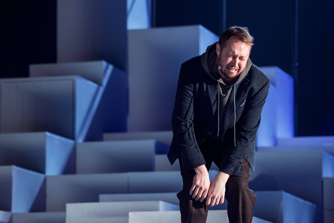 «Саша, привет!» и «Время женщин»: последние показы в феврале