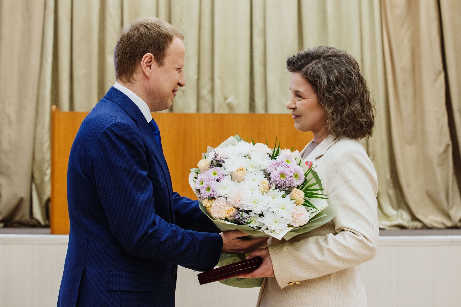 Заслуженная награда: актриса театра Елена Адушева отмечена медалью Президента России