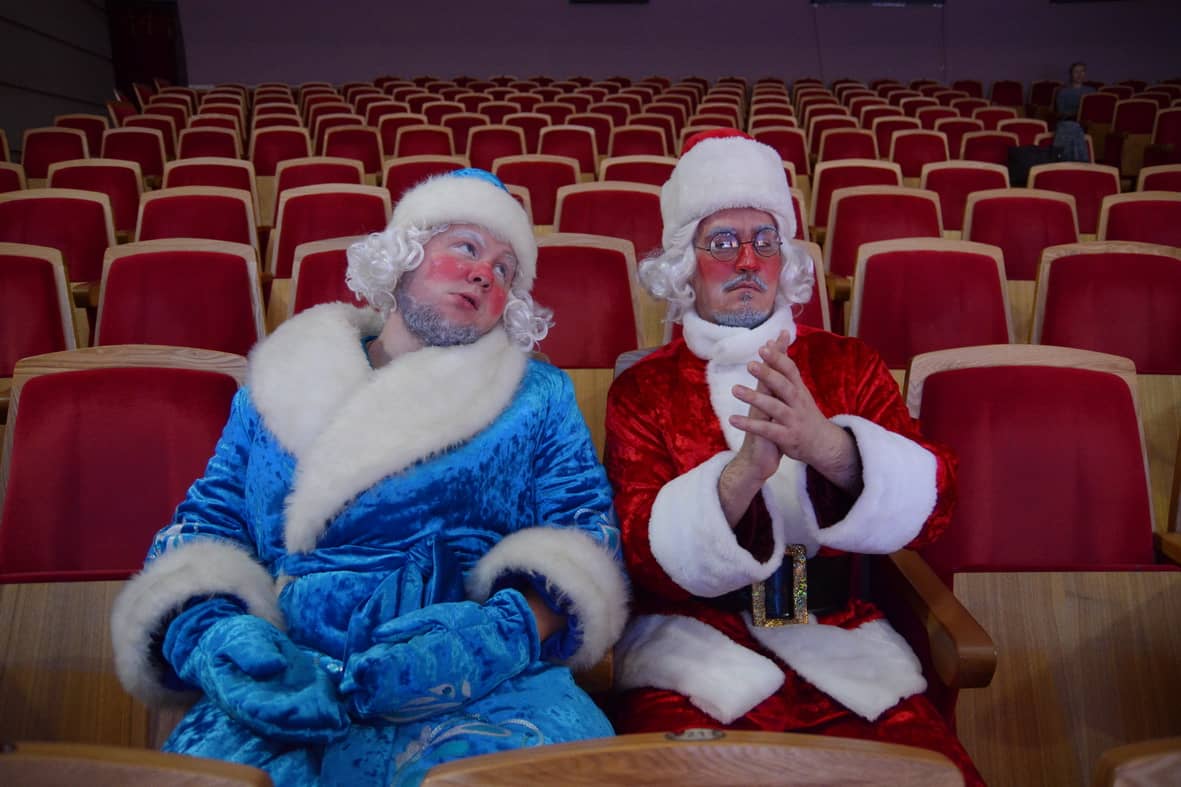 Новый год с Дедом Морозом и Санта Клаусом в краевом театре драмы