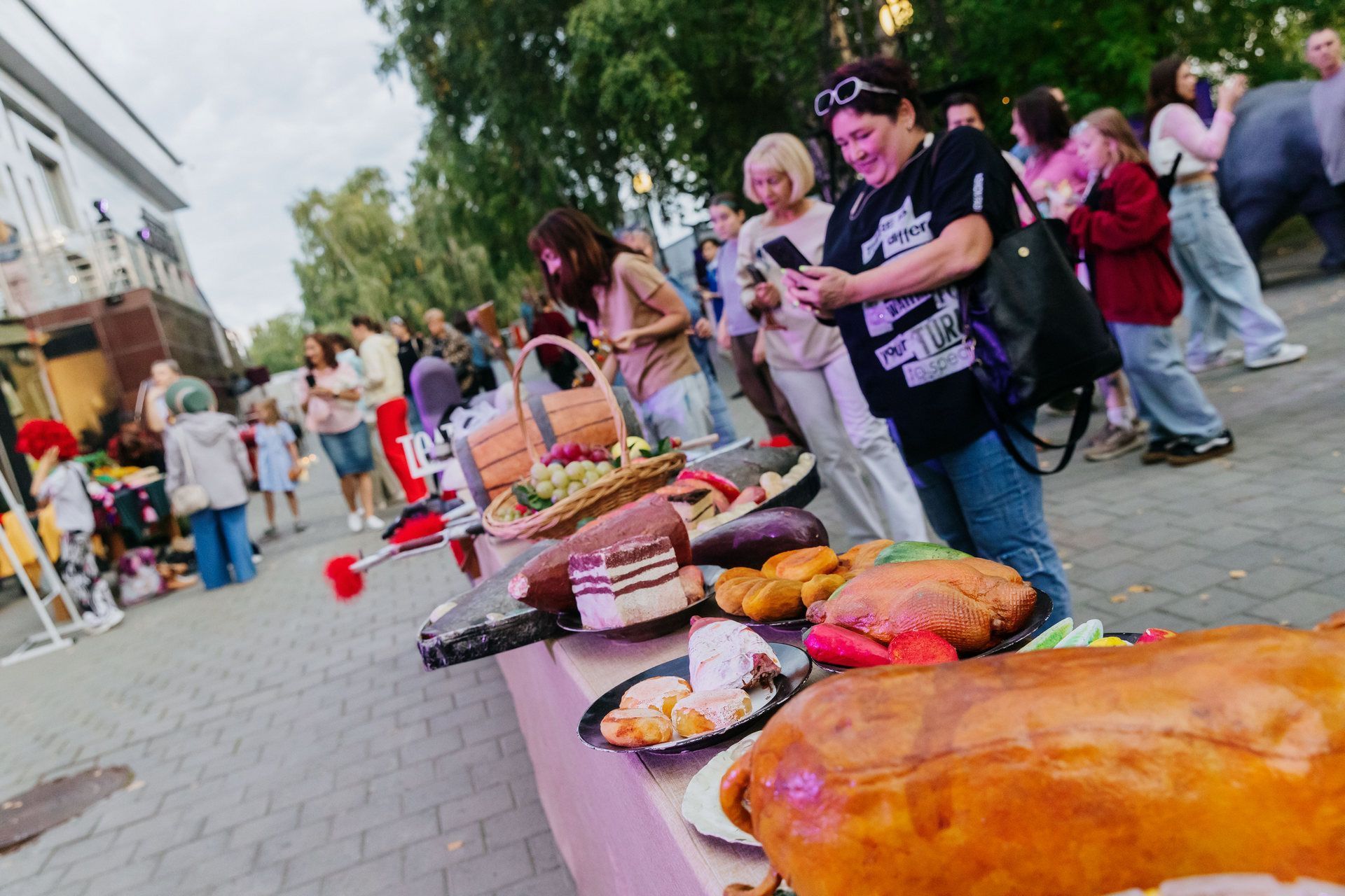 Театр выходит к зрителю: открытие 104-го сезона прошло под открытым небом