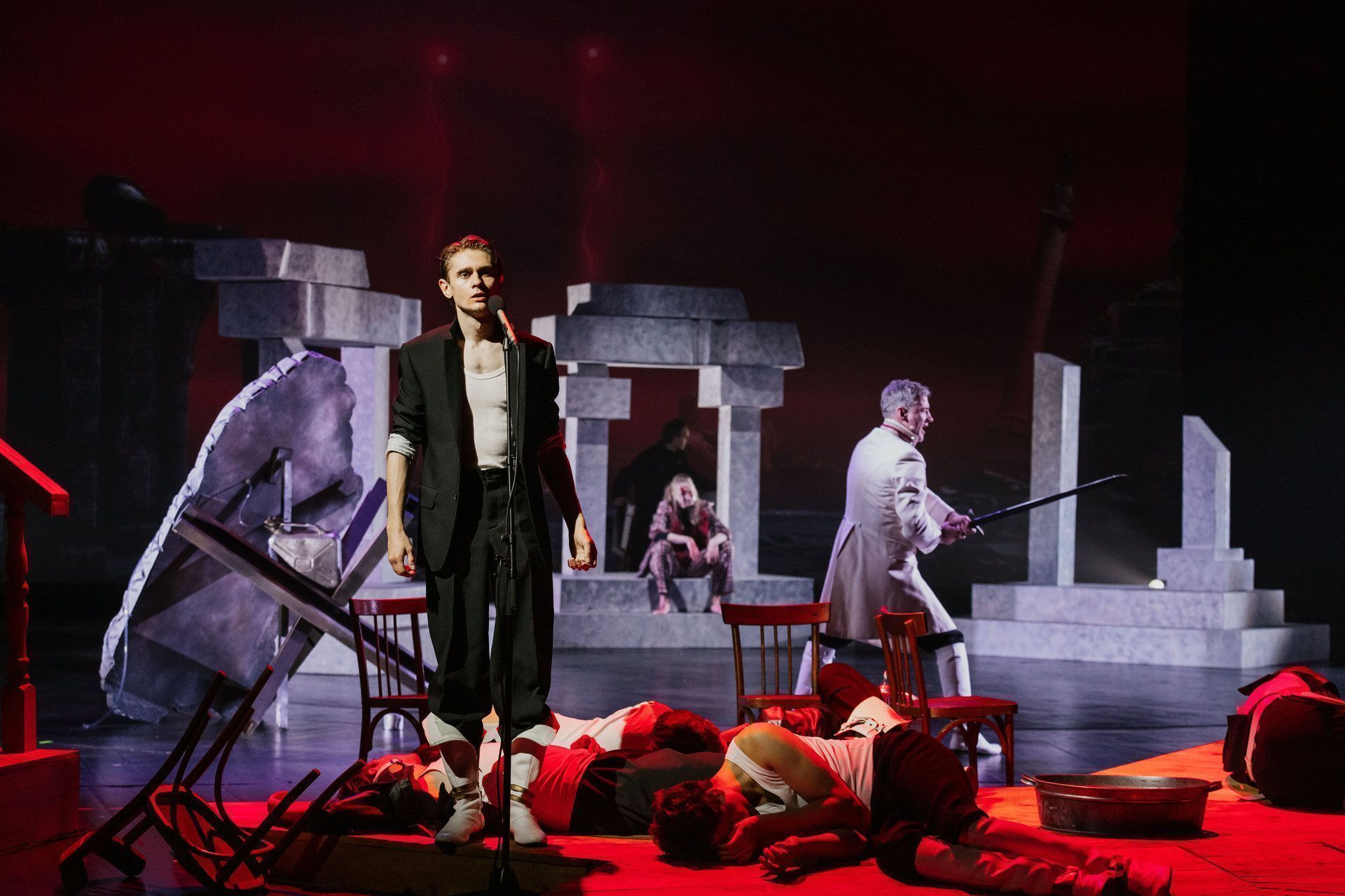 «Белая гвардия» на Алтае: премьера по мотивам романа Булгакова прошла в театре драмы 