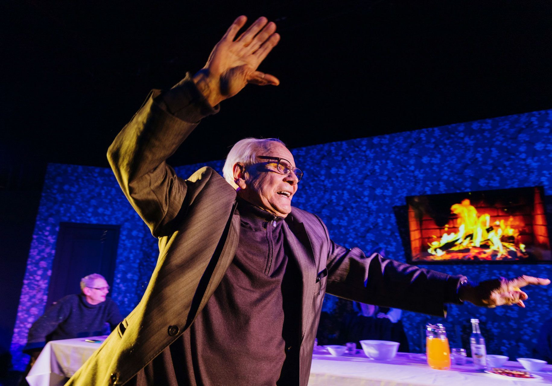 «Не надо нас забывать»: премьера спектакля «Старадость» прошла в Алтайском краевом театре драмы