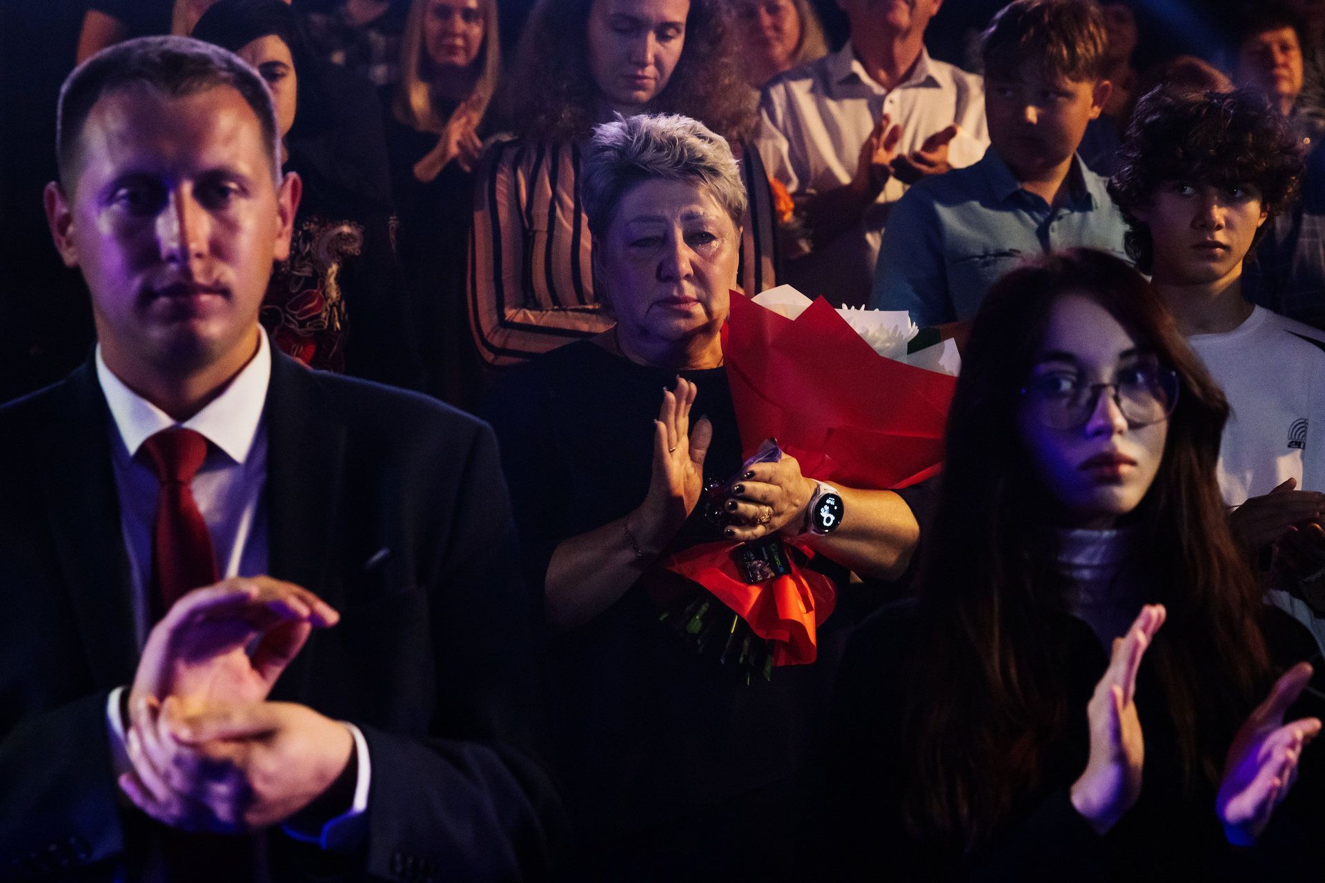 История страны голосами матерей бойцов СВО. Премьера спектакля «А в доме том солдата ждут» состоялась в театре драмы