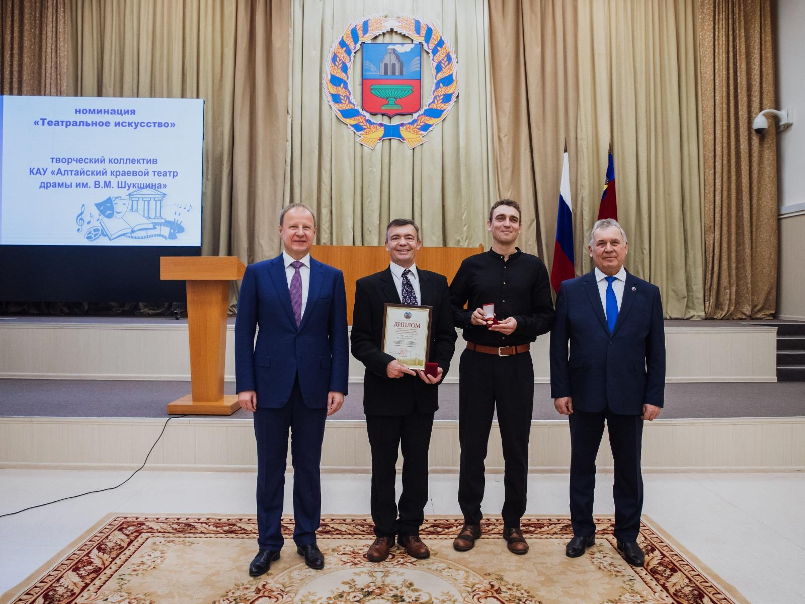 Полет отличный! Актеры Театра отмечены премией Алтайского края за исполнение главных ролей в спектакле «Авиатор»