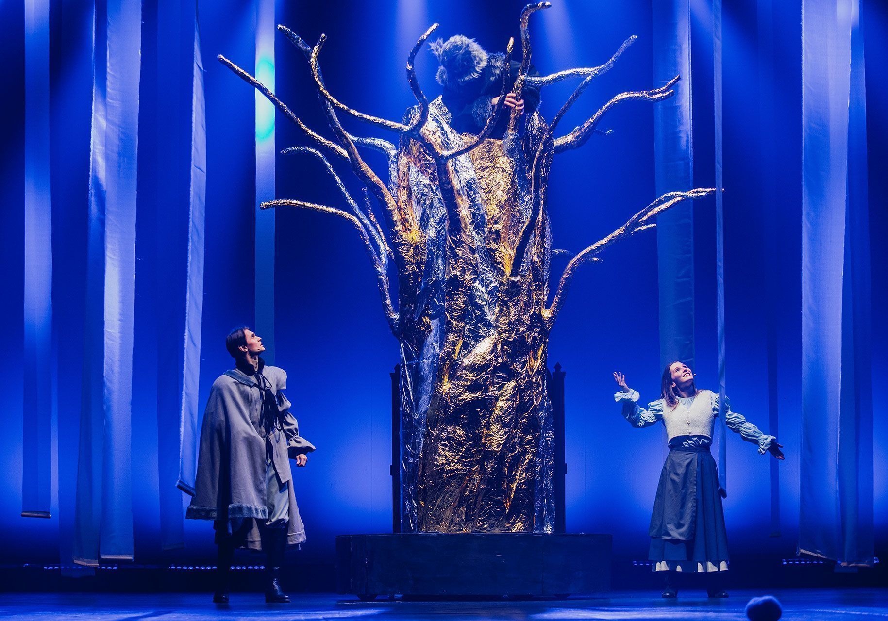 Марафон чудес: в Алтайском краевом театре драмы 60 раз покажут новогодний спектакль «Три орешка для Золушки»