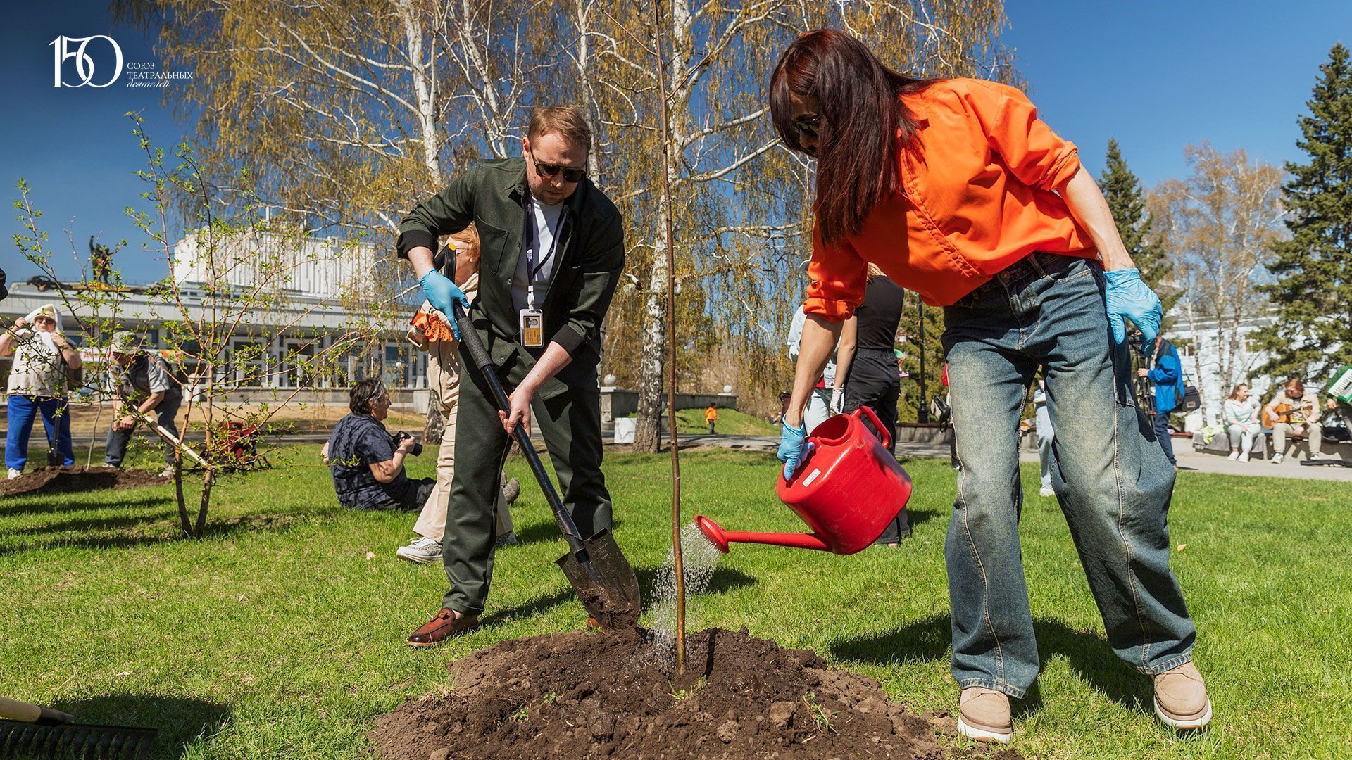 К юбилею СТД: в Барнауле у Алтайского театра драмы появилась Театральная аллея